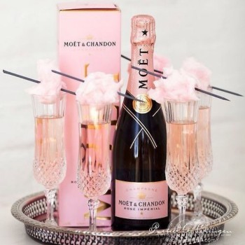 Шампанское Moet & Chandon, Brut "Imperial" розовое и хрустальные бокалы